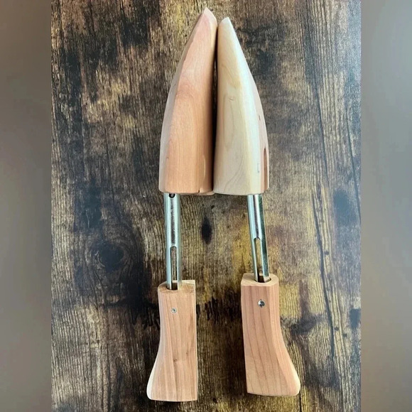 Rochester Shoe Tree Co. | pair of shoe trees - Picture 5 of 10